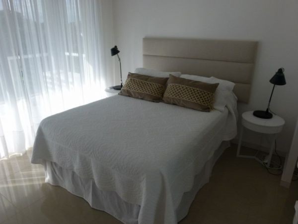 Excepcional departamento en alquiler con cuatro suite en primera fila de Playa Brava.